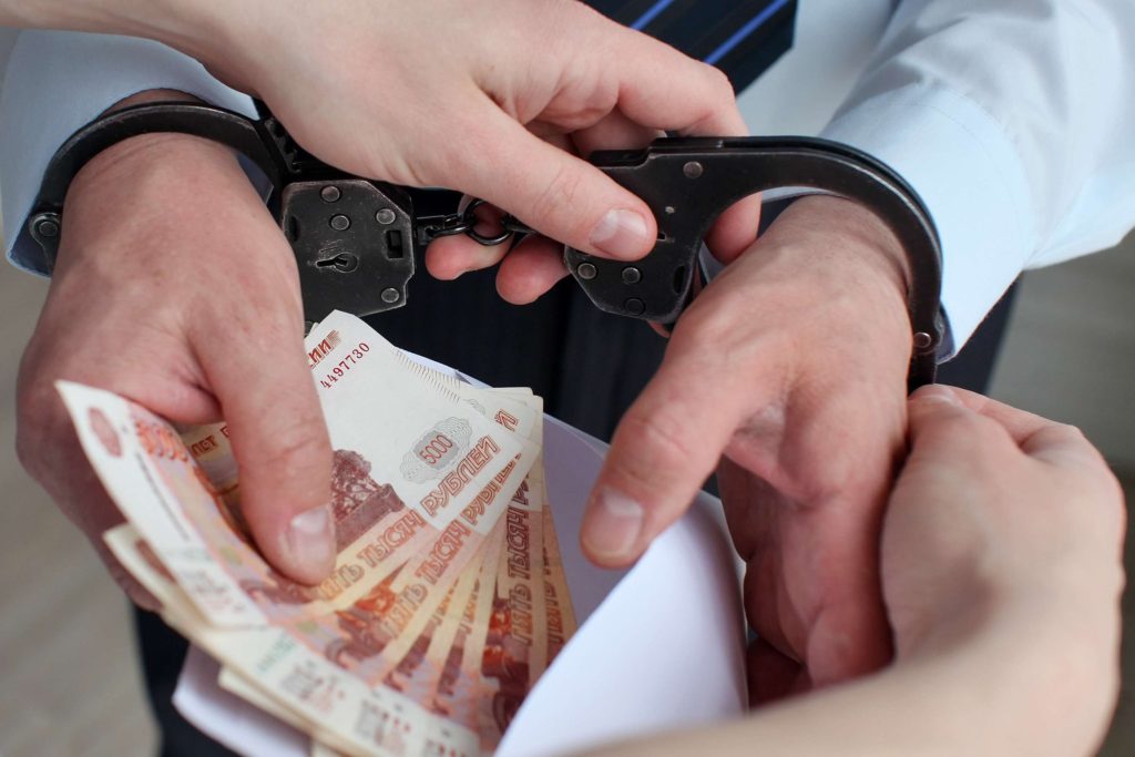 В отношении костромского чиновника возбуждено уже третье уголовное дело за взятку