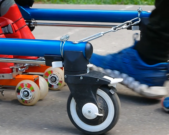 Благотворительный Фонд «География Добра» ставит костромичей-инвалидов с тяжелейшими заболеваниями на роликовые коньки