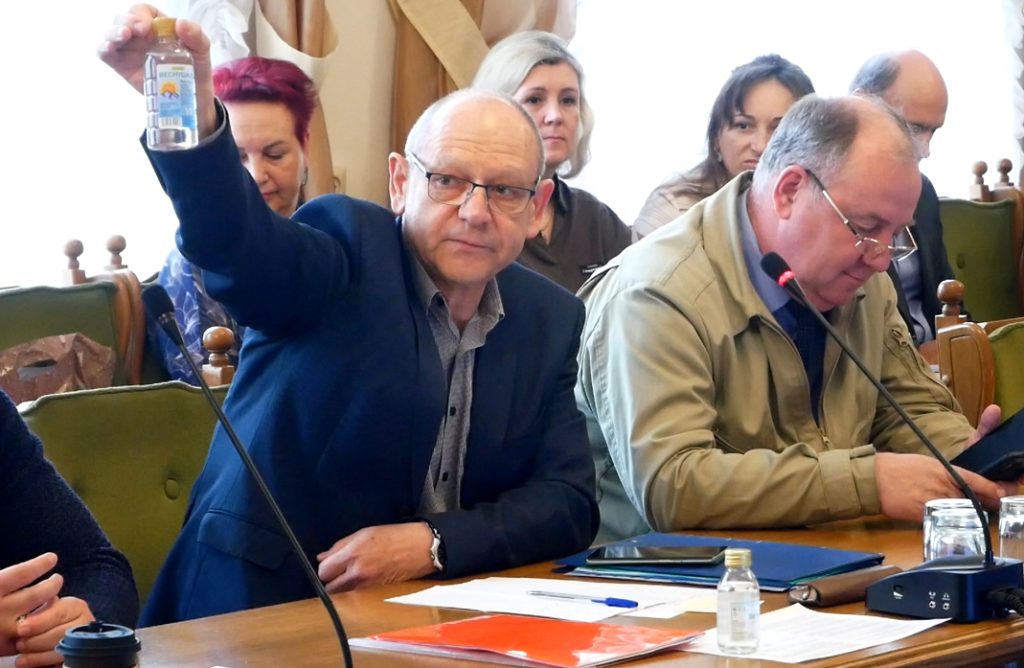 Костромской депутат принёс на заседание Думы фунфырики и рассказал, как их разводить