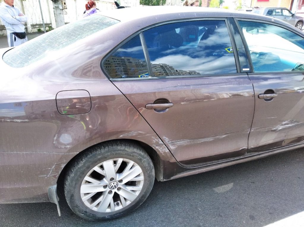 В результате столкновения двух иномарок на костромской улице пострадал маленький ребенок