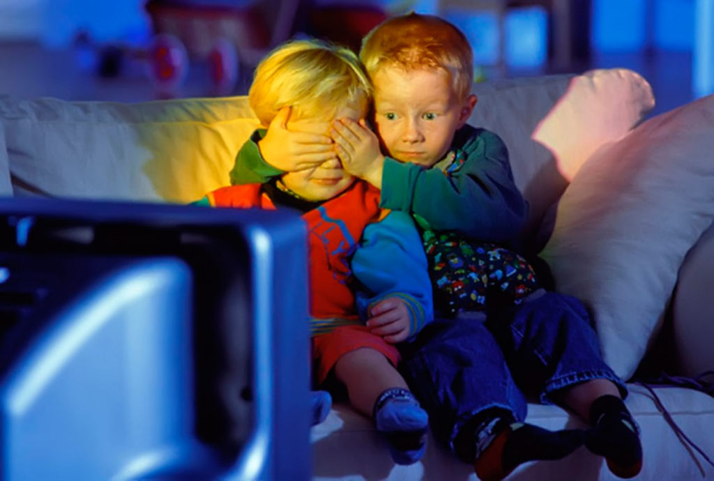 Костромские родители примерно 13 раз в месяц смотрят мультики и кино с детьми