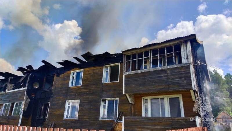 Пожар оставил без крова несколько многодетных семей в Костромской области (ВИДЕО)