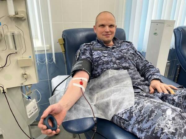 Костромские росгвардейцы отметили Всемирный день донора сдачей крови