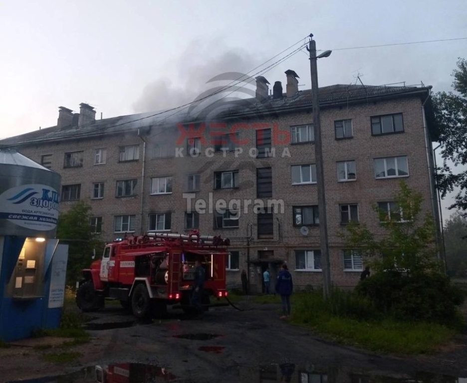 В Костромской области огонь едва не уничтожил целую квартиру