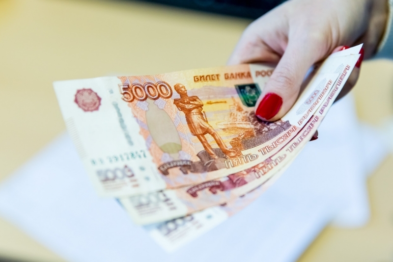 Костромская студентка выплатит почти 1 миллион рублей за нарушение целевого договора после окончания учебы