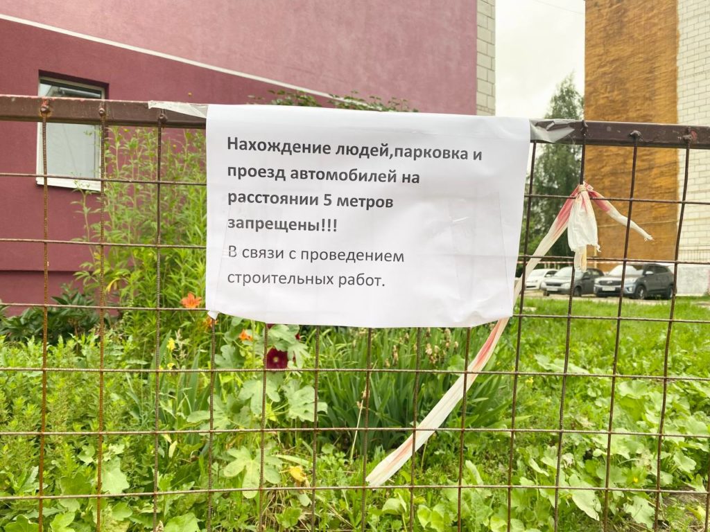 Жителям дома в Костроме, где обрушился утеплитель, пообещали восстановить фасад