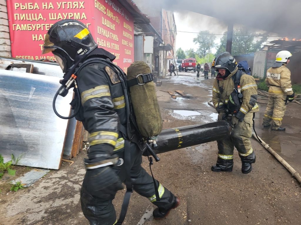 В центре Костромы разгорелся крупный пожар (ФОТО)