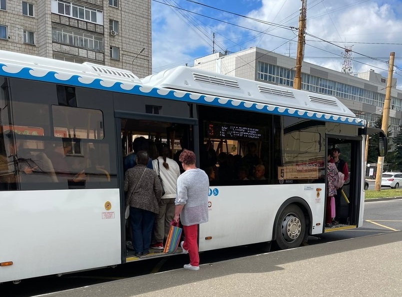 Из-за нехватки автобусов и водителей в Костроме вдвое увеличили время бесплатной пересадки