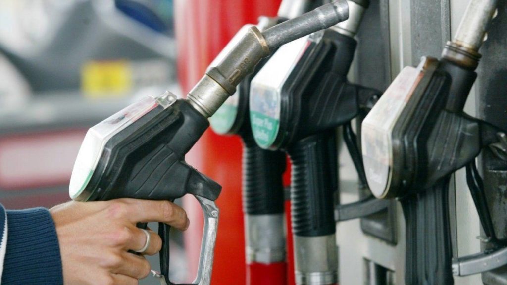 За неделю бензин на костромских заправках вырос на 0,4 %
