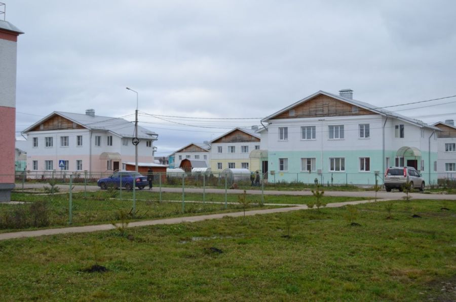Дом, в поселке Первый в Костроме, который уже неделю заливает канализацией, был построен за счет государства для детей сирот