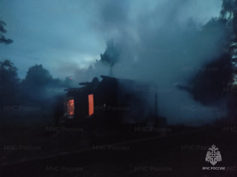 57-летний мужчина заживо сгорел в собственном доме при ночном пожаре в Костромской области