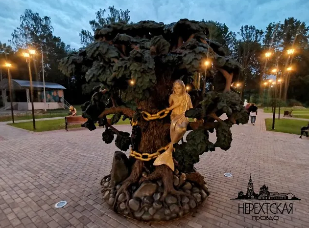 Русалка на ветвях: парк Нерехты украшает сказочная скульптура