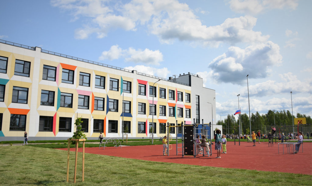 В Костроме продолжается прием детей в новую школу