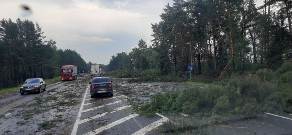 На трассе Кострома-Ярославль из-за непогоды образовалась пробка