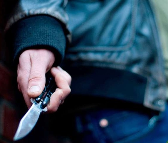 Костромич вонзил нож в горло пассажиру автобуса