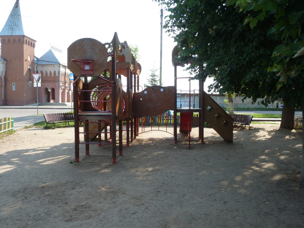 В Костроме нет дефицита в детских площадках