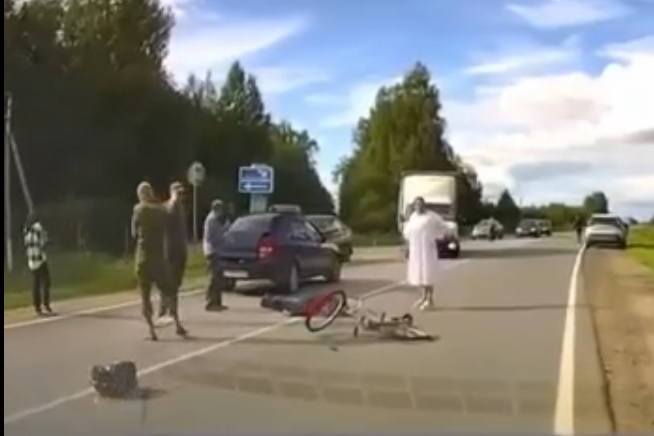 Не уступил дорогу: 55-летний велосипедист попал в больницу после аварии на трассе Кострома — Красное-на-Волге