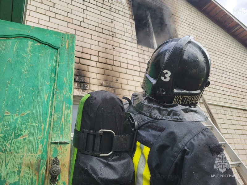 Пенсионер заживо сгорел в собственном доме в Костроме