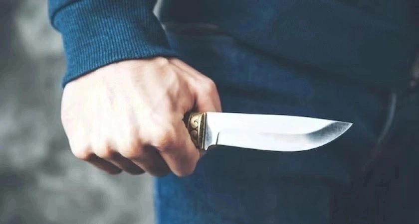 В Костромской области пырнули ножом в живот 17-летнего парня