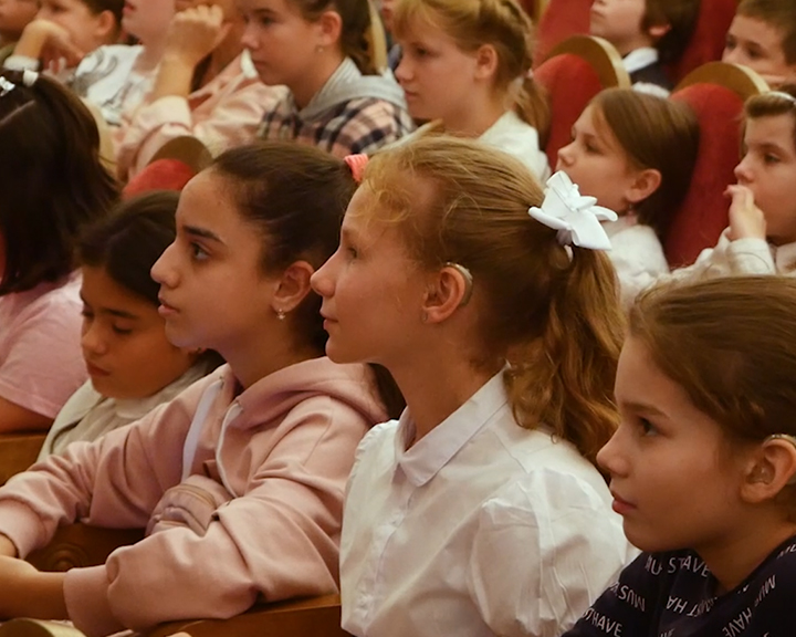 В школу с хорошим настроение: для костромских учеников организовали гала-концерт
