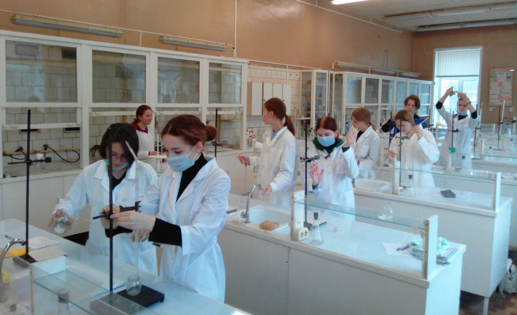 Костромские старшекласснкии получают свою первую профессию еще во время обучения в школе