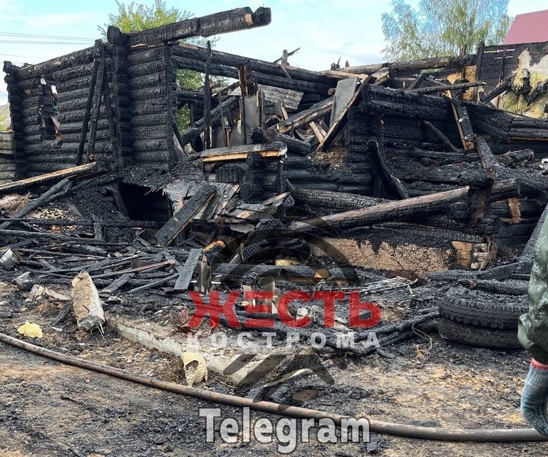 Мужчина сильно обгорел во время пожара в Костромской области