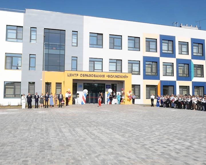 Новую школу посёлка Волжский грандиозно открыли 1 сентября, но без замечаний не обошлось