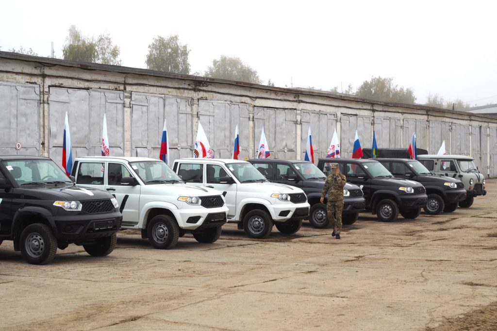 Костромская область отправила своим бойцам в зону СВО еще 14 внедорожников