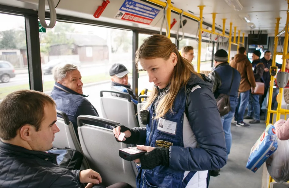 Костромичи начинают жестко конфликтовать с контролерами в общественном транспорте