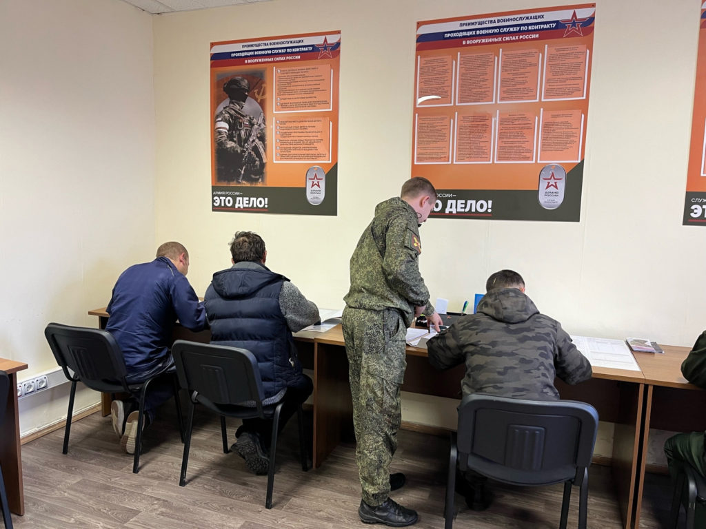 Полторы сотни костромичей в октябре добровольно пополнили ряды Армии России