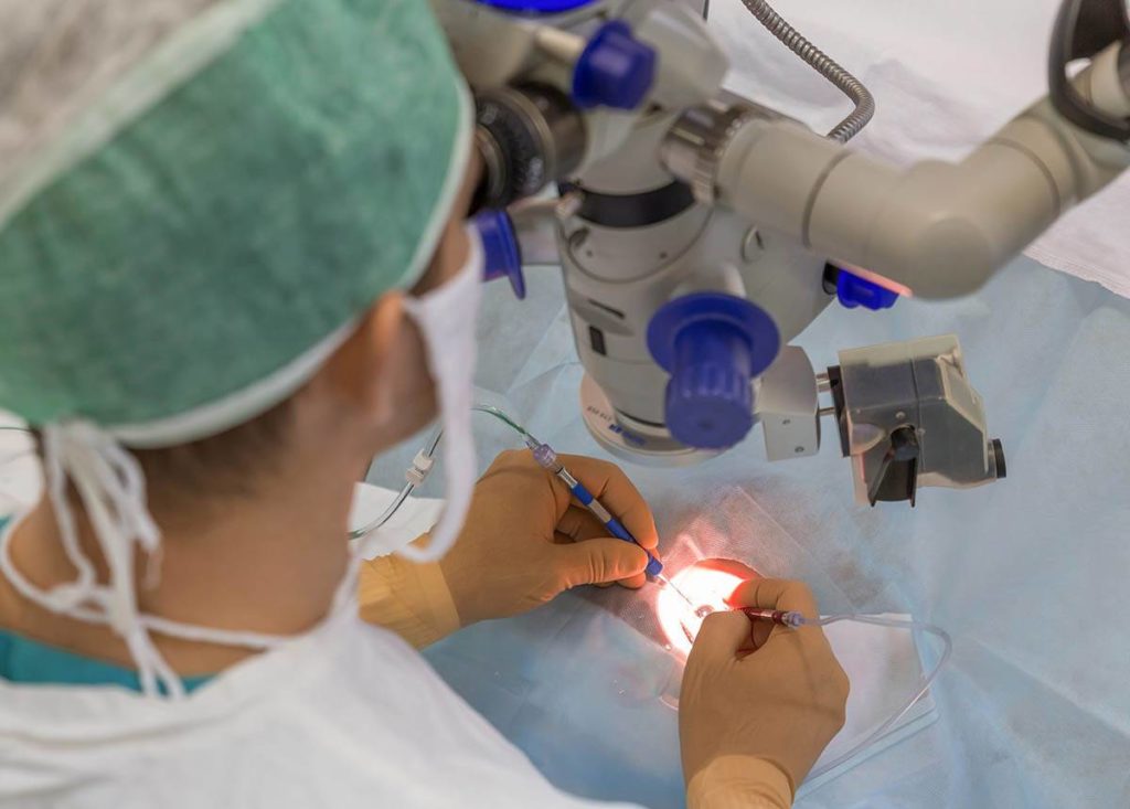 Костромские врачи вернули 16-летней школьнице зрение