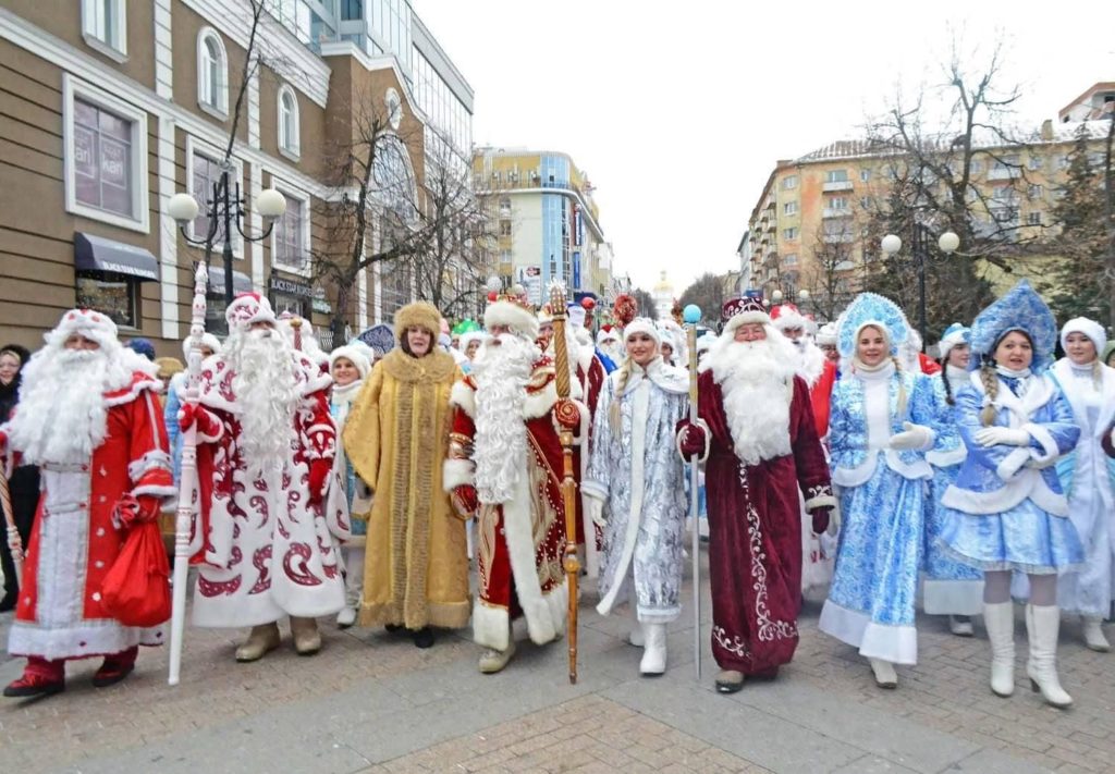 Костромскую Снегурочку ждут на параде Дедов Морозов под Тверью