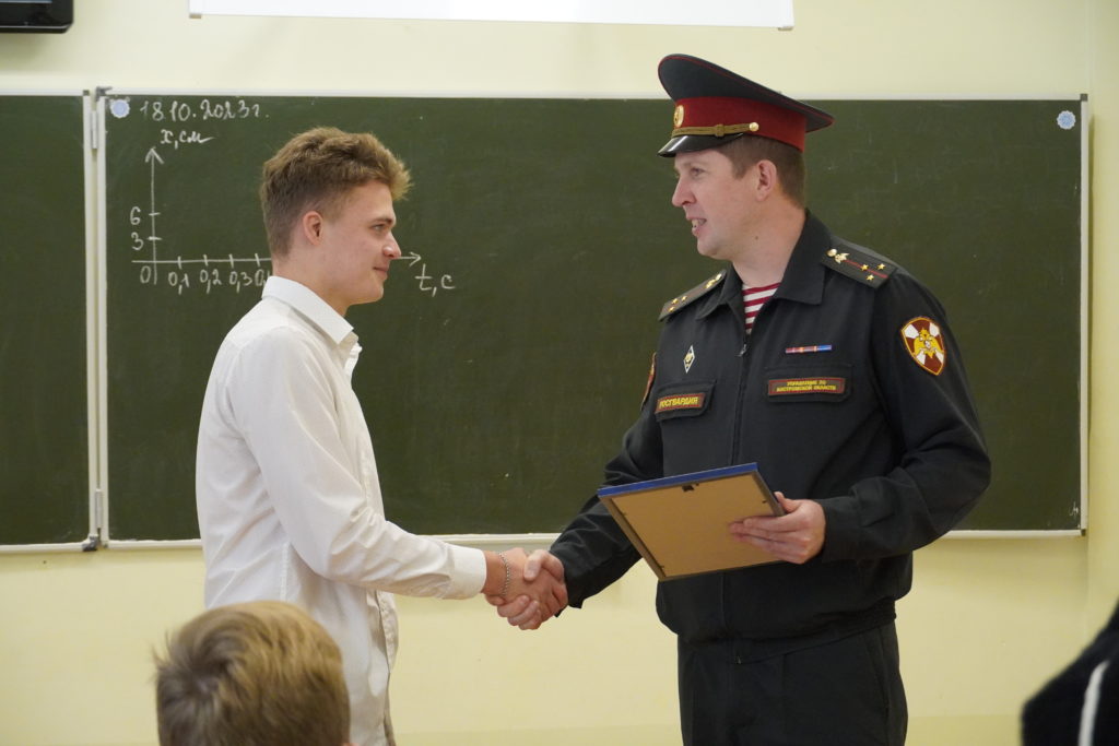 Костромской школьник спас истекающего кровью мужчину