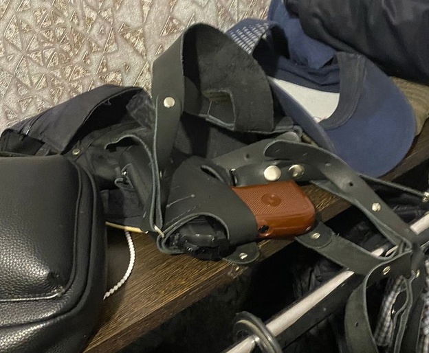Баллончик против пистолета: в Костроме двое грабителей напали на прохожего