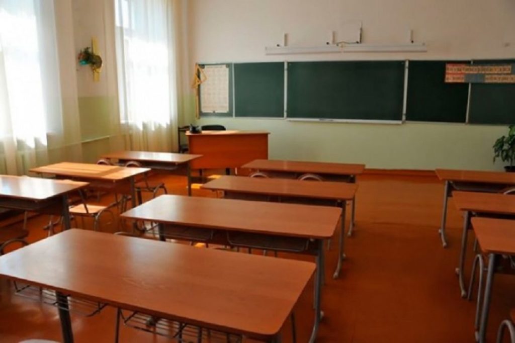 Рособрнадзор отправил школьников в Костроме на досрочные каникулы