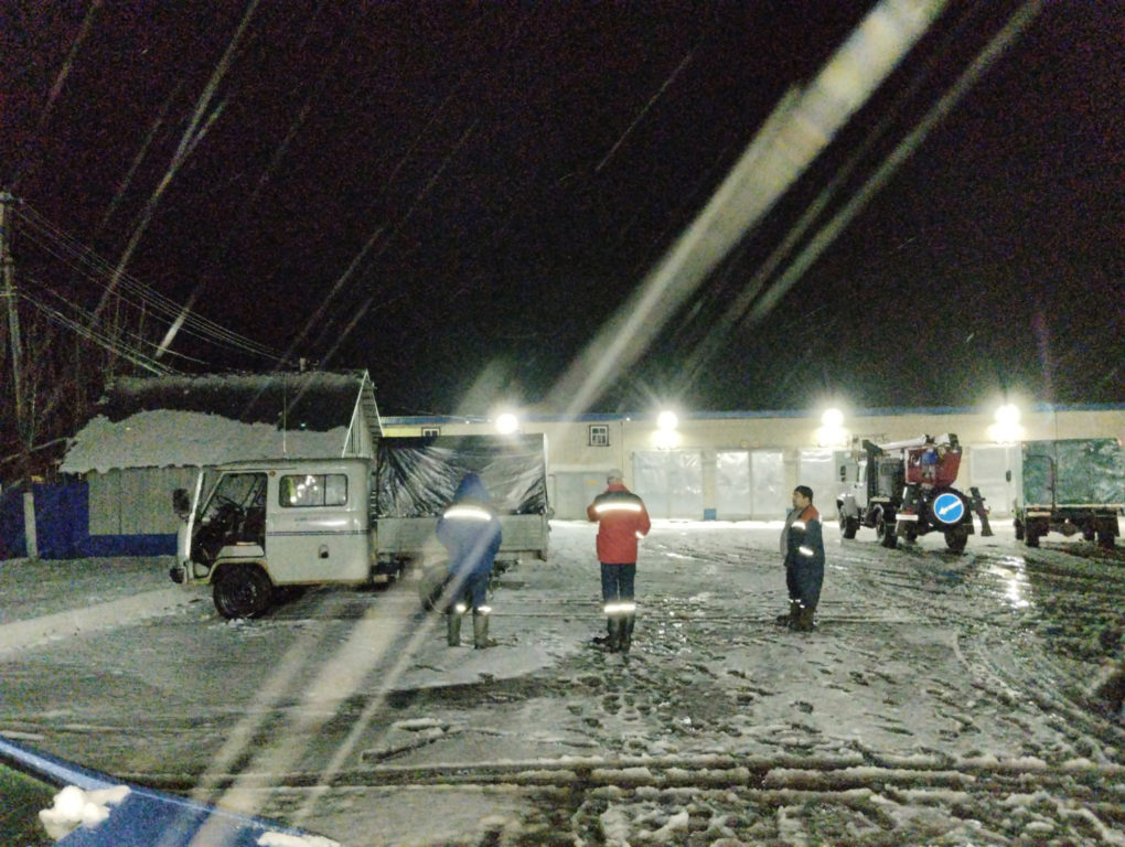 Костромские энергетики всю ночь восстанавливали оборванные провода под снегом, дождем и ветром