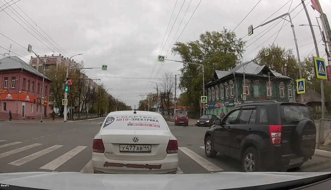 “Намудрили”: в Костроме водители раскритиковали новый формат работы светофоров на перекрестке проспекта Мира и Калиновской