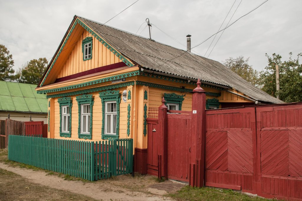 В Костроме волонтеры восстановили старинный дом рядом с Ипатьевским монастырем