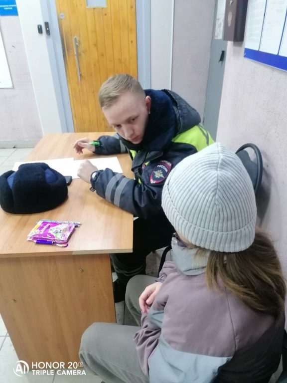 Костромские полицейские спасли заблудившуюся у трассы девочку