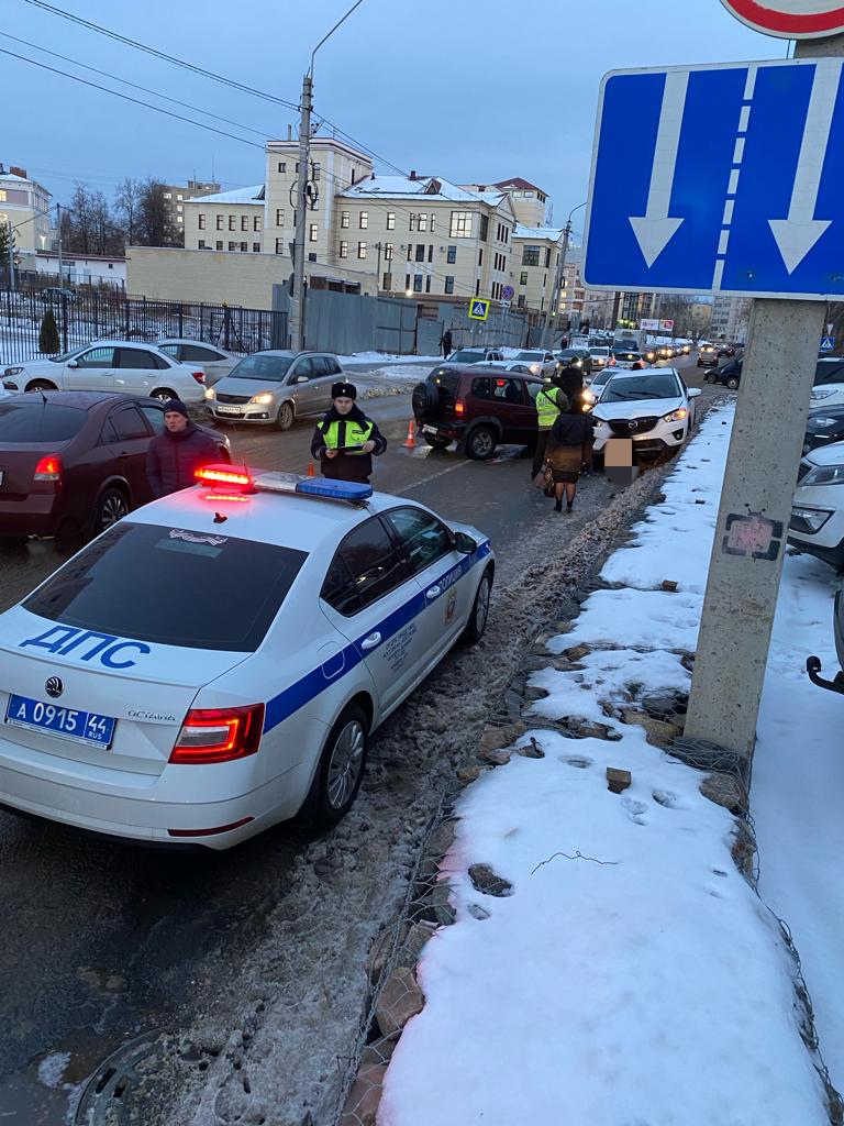 В Костроме 50-летняя женщина погибла под колесами иномарки