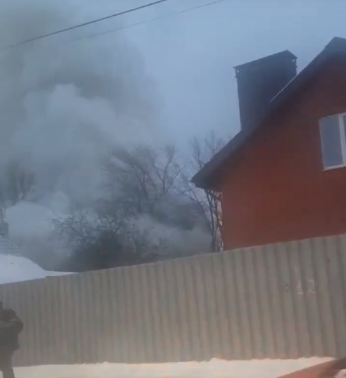 Сотрудники МЧС ликвидируют пожар в центре Костромы