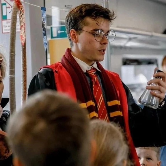 Костромичей приглашают встретить Новый год в Хогвардс: поездка с Гарри Поттером в настоящем поезде (ВИДЕО)