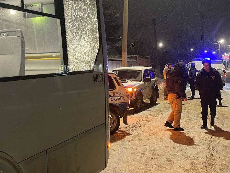 В Костроме вандалы расстреляли автобус из пневматики (ФОТО)