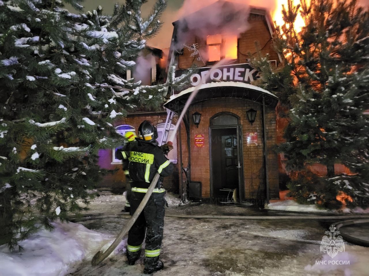 В Костроме сгорело кафе «Огонек» на улице Ярославской (ФОТО)