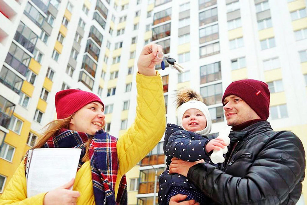 Пятнадцати молодым семьям в Костроме помогут купить жилье