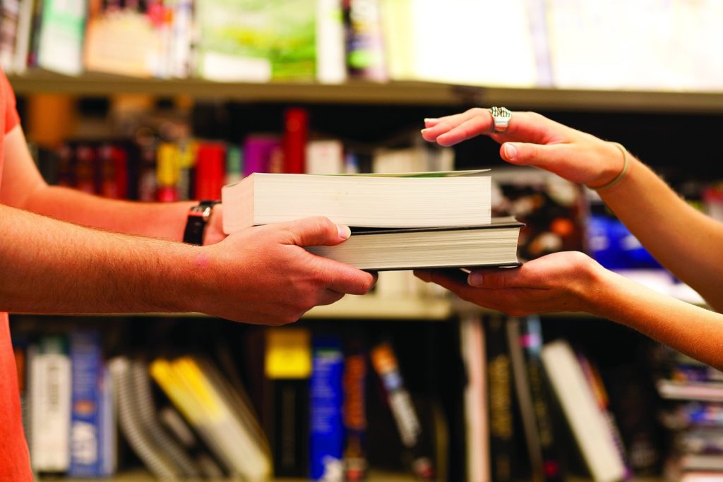 Костромичи могут подарить любимые книги постояльцам домов-интернатов