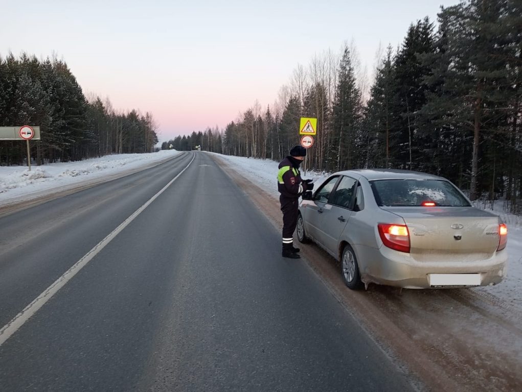Костромские автоинспекторы поджидали водителей на трассах региона