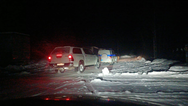 Замерзающего на трассе москвича спасли костромские полицейские (ФОТО)