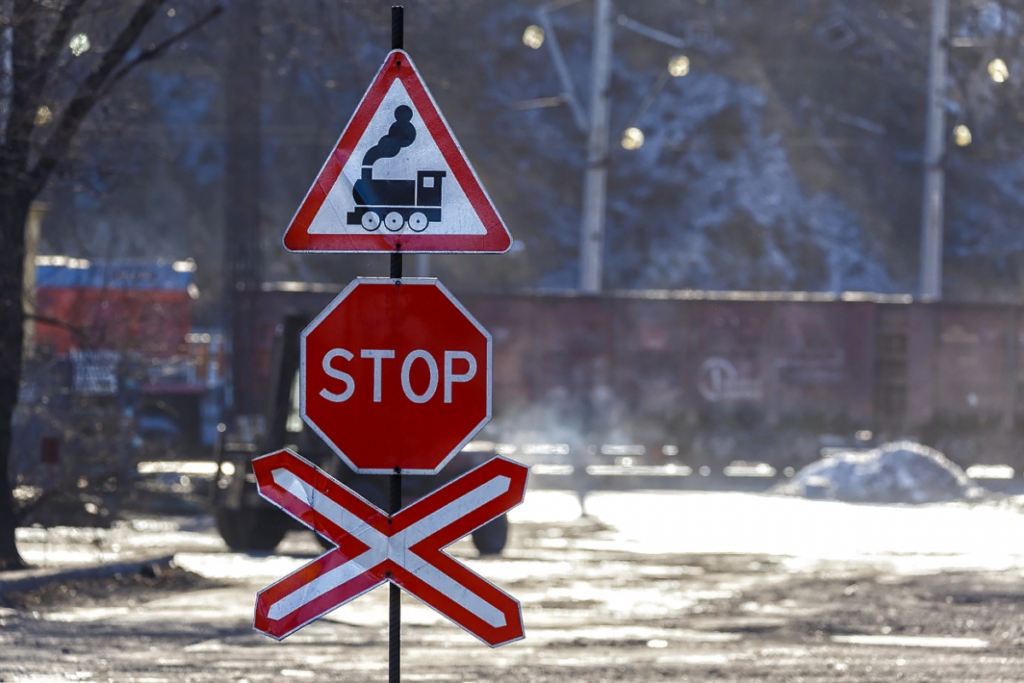 Костромским водителям напоминают о правилах дорожного движения на фоне аварии на ж/д переезде