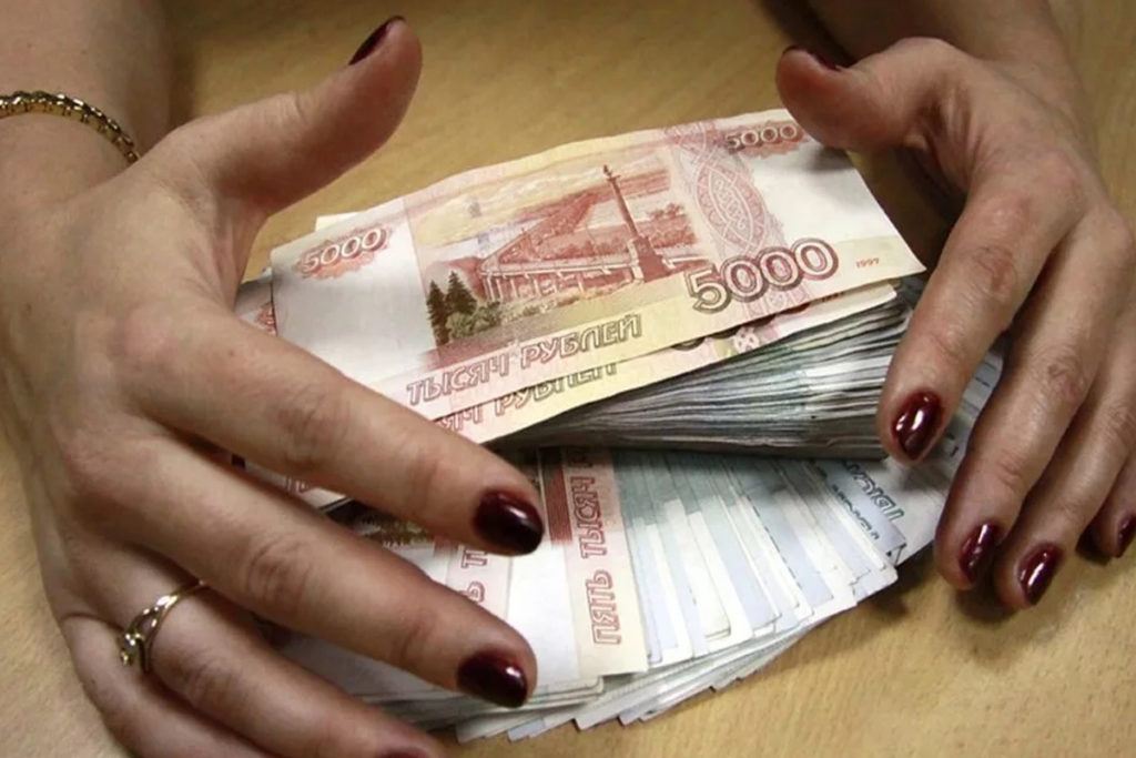 В Костроме оштрафовали взяточницу из МФЦ
